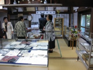 濱名志松五足の靴文学資料館
