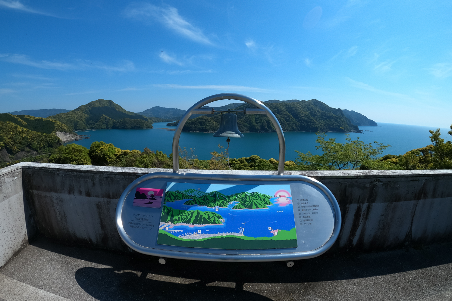 教会の見えるチャペルの鐘展望公園 - 熊本県天草観光ガイド